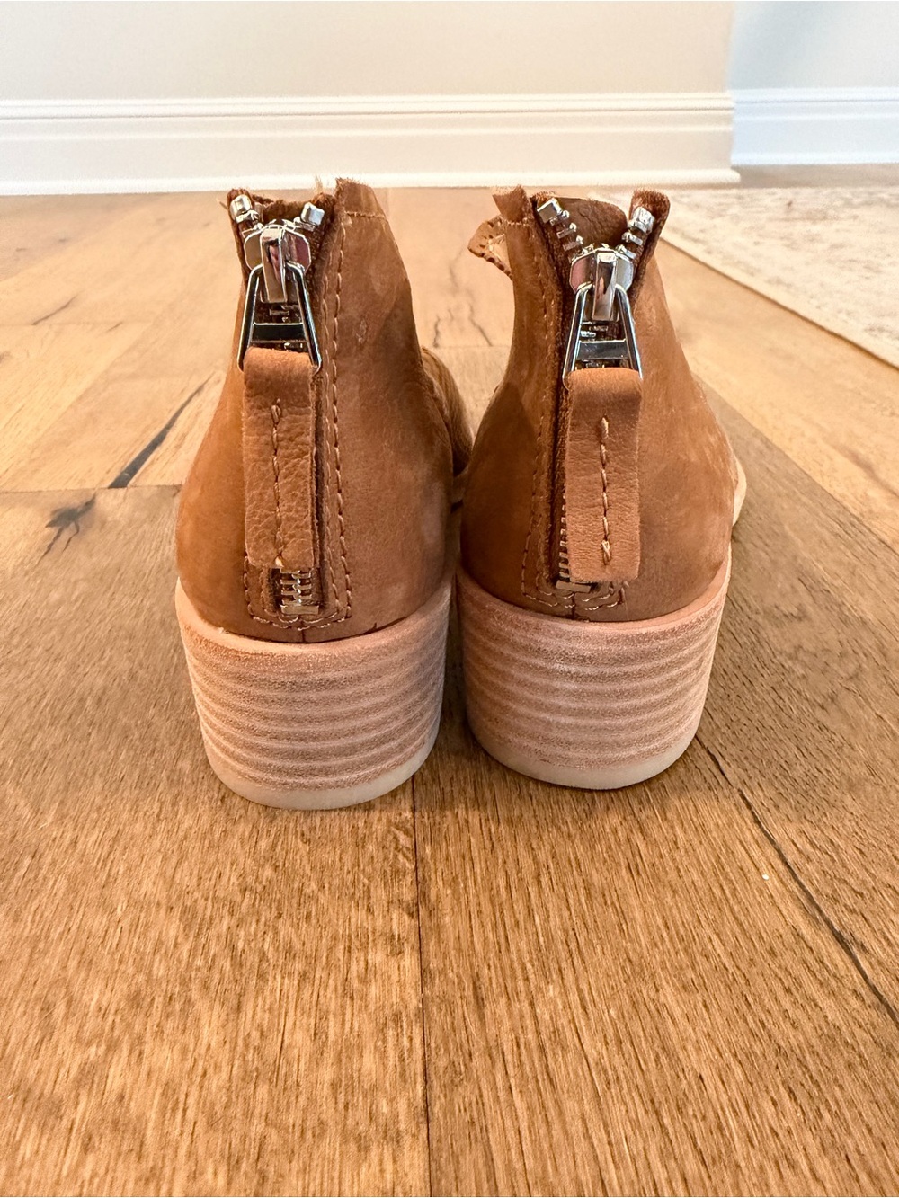 Dolce Vita Tommi Ankle Bootie Size 7.5 Brown Leather Perforated Zip Up Block - Picture 3 of 7